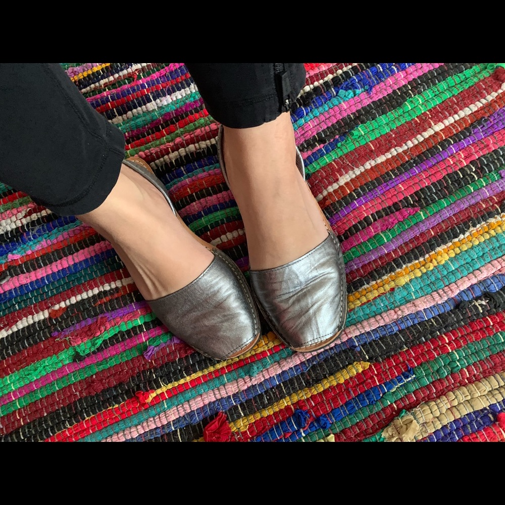 *SOLD* Pons Avarcas silver w Sz 8, slingback.